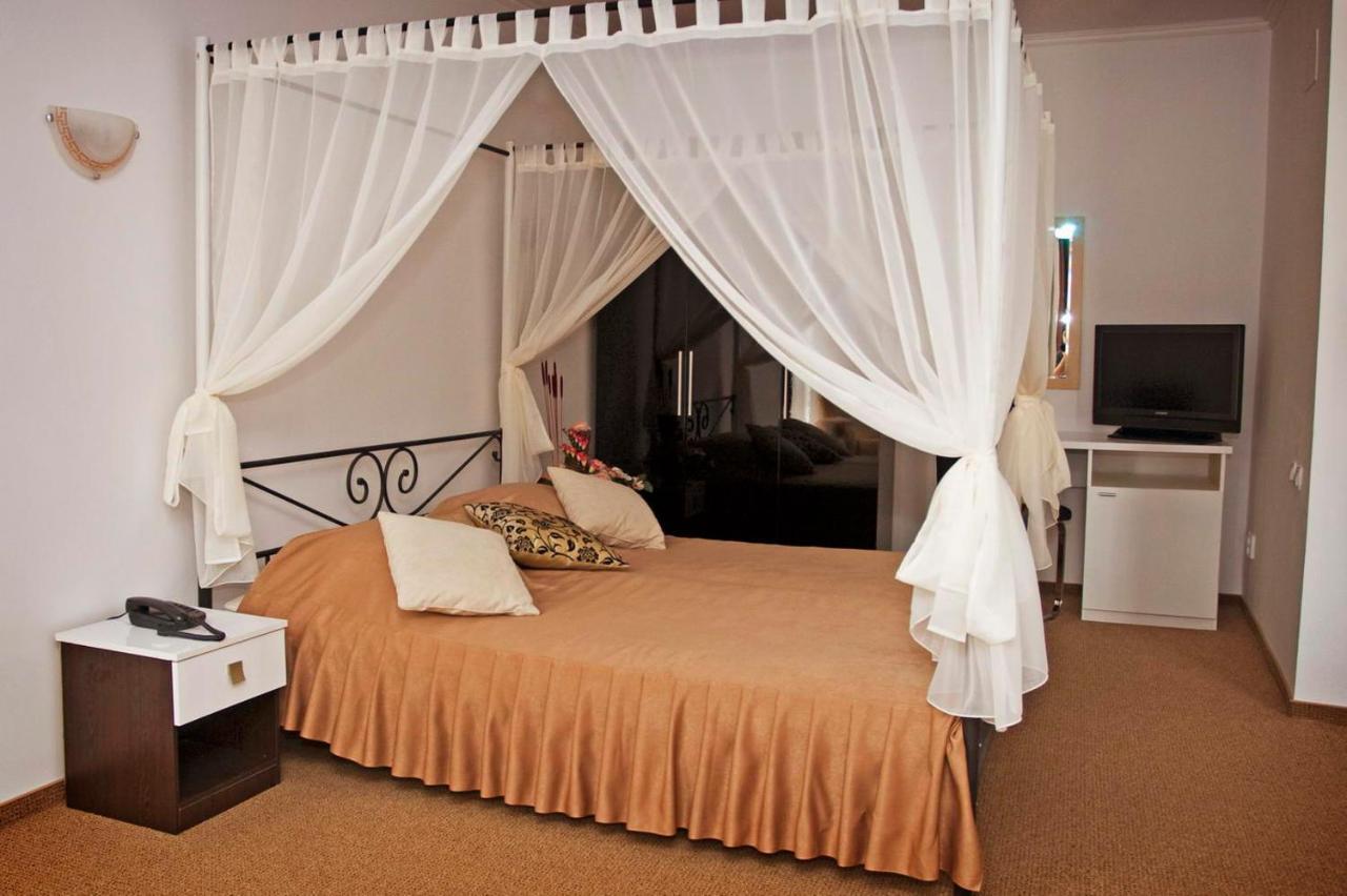 אורדאה Rhc Royal Hotel מראה חיצוני תמונה