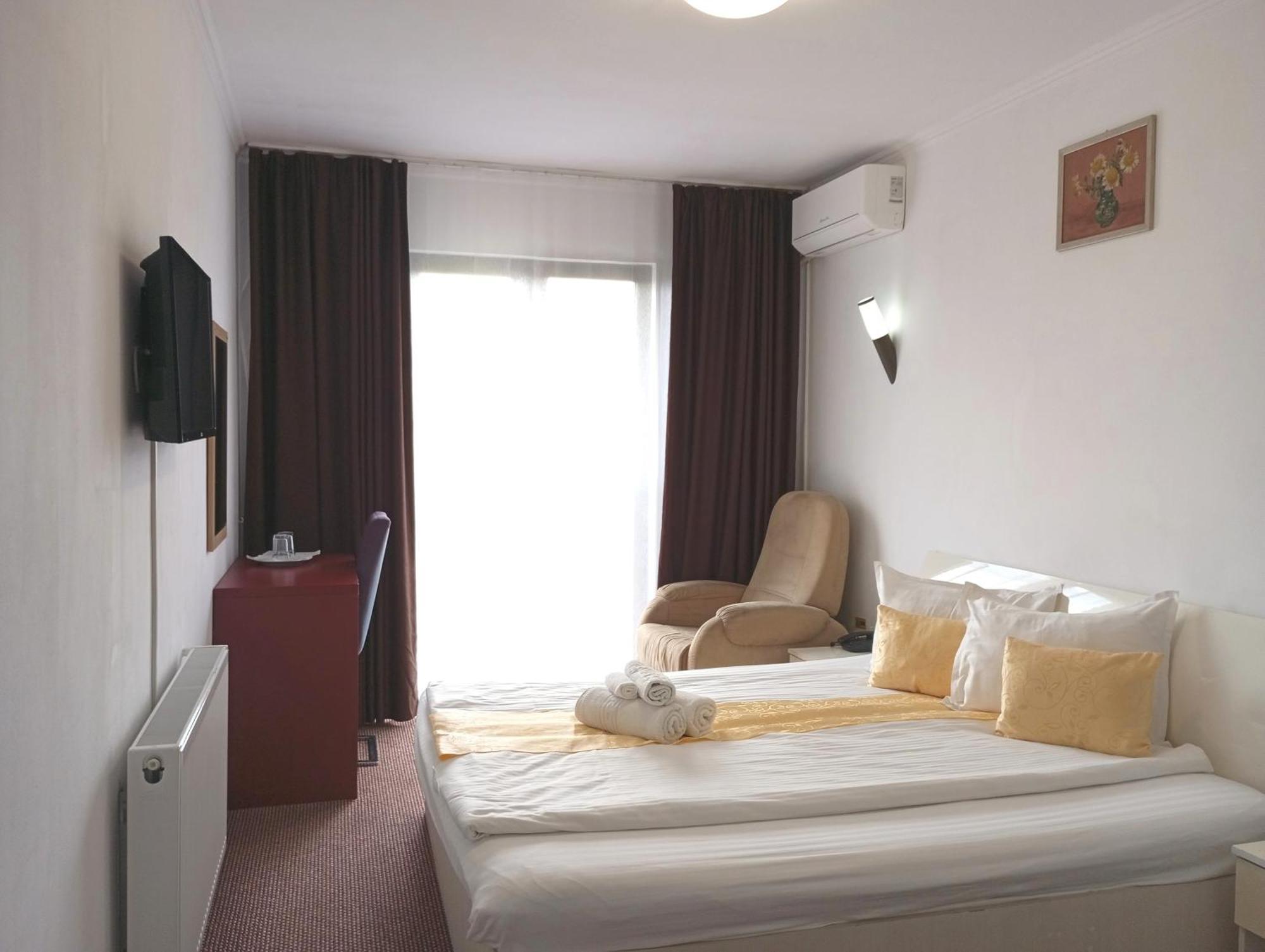 אורדאה Rhc Royal Hotel מראה חיצוני תמונה