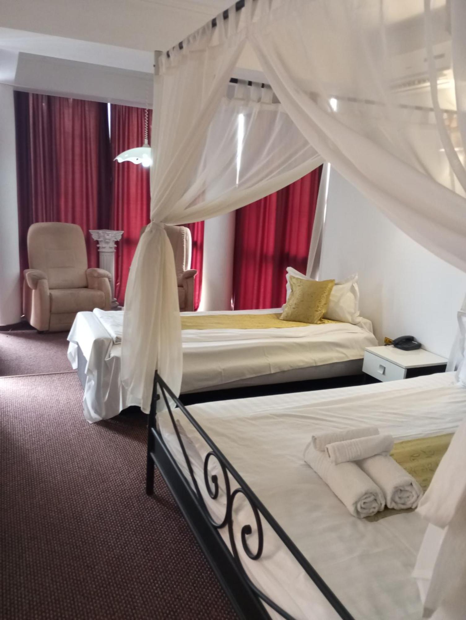 אורדאה Rhc Royal Hotel מראה חיצוני תמונה
