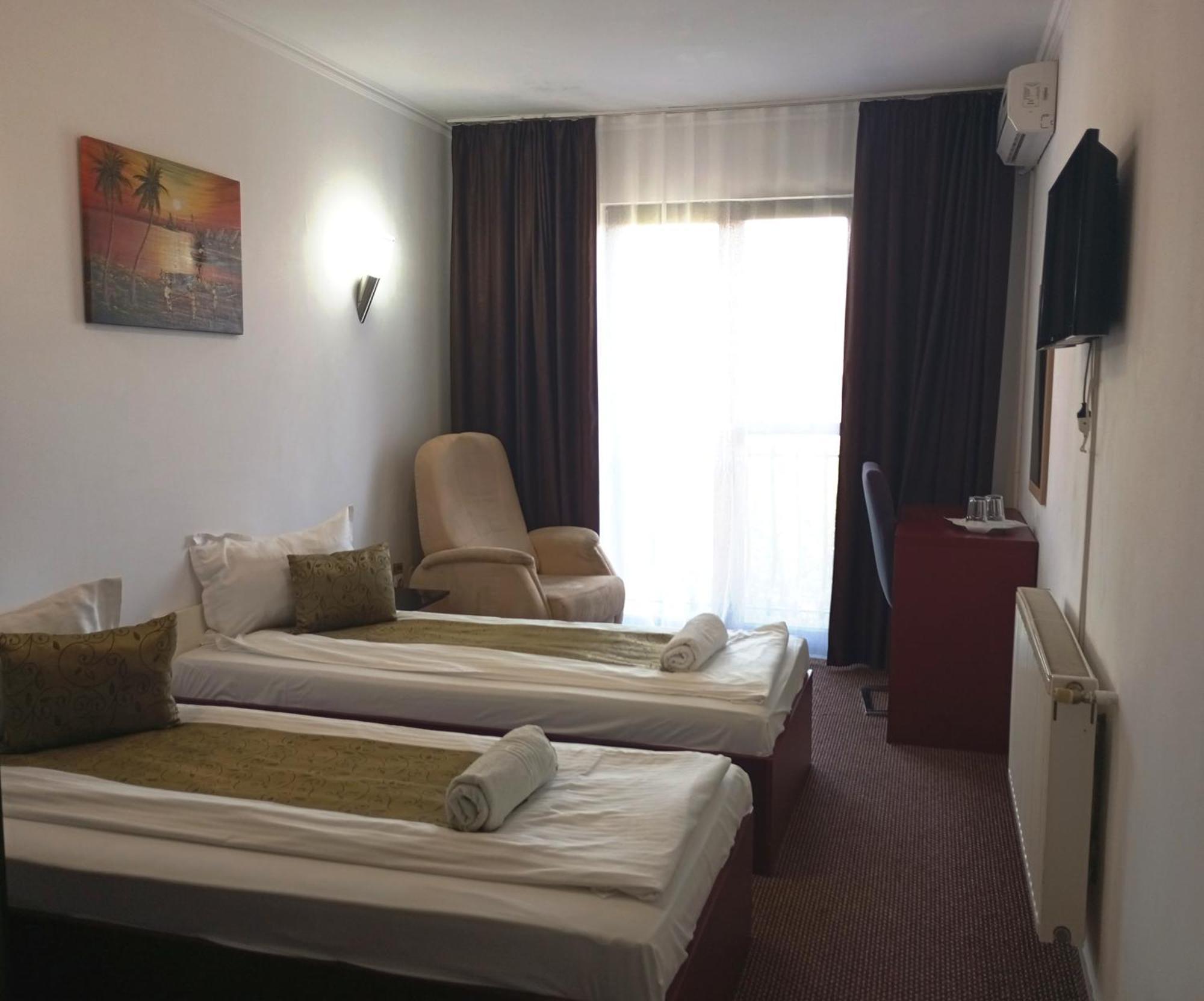 אורדאה Rhc Royal Hotel מראה חיצוני תמונה
