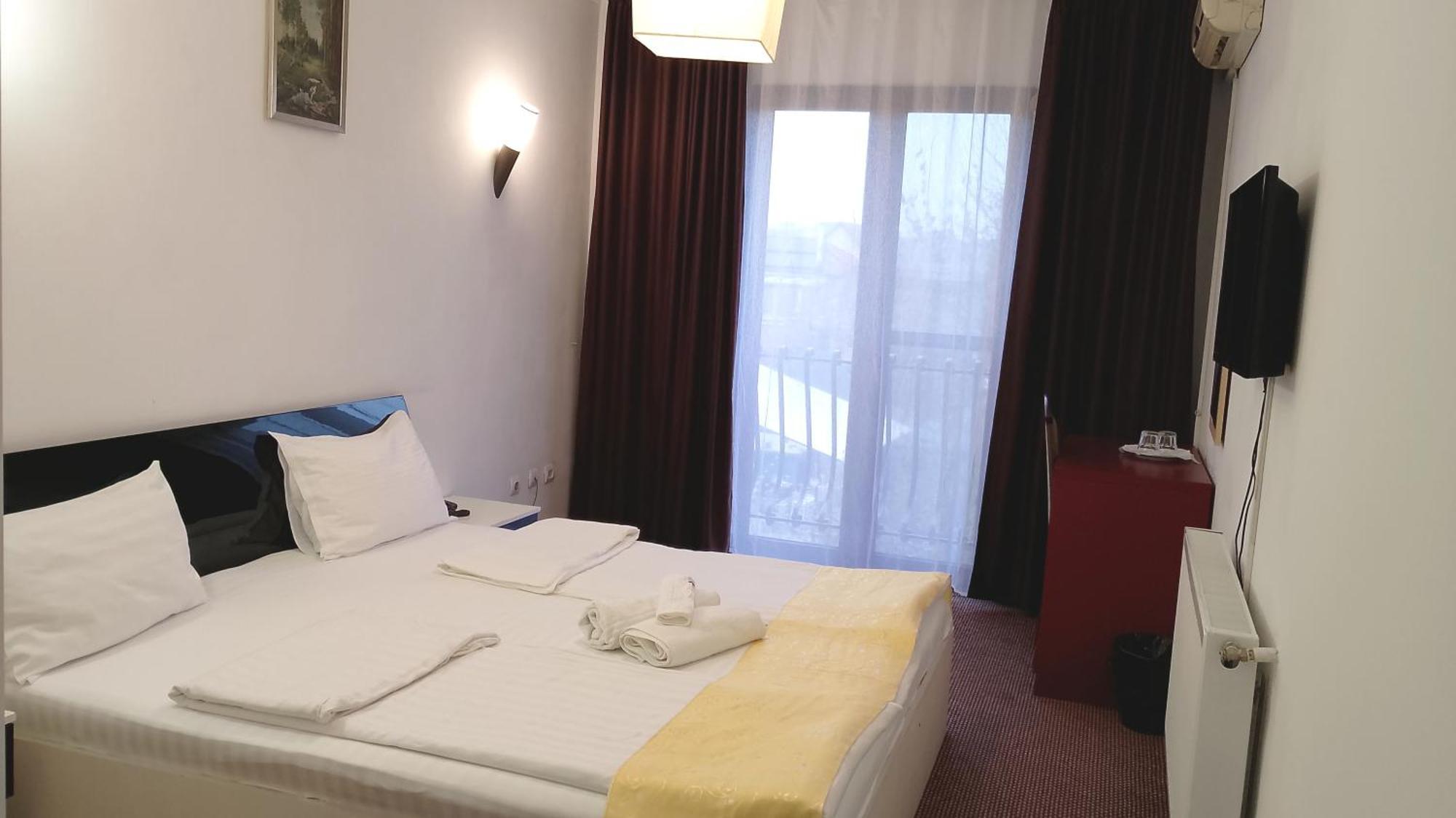 אורדאה Rhc Royal Hotel מראה חיצוני תמונה