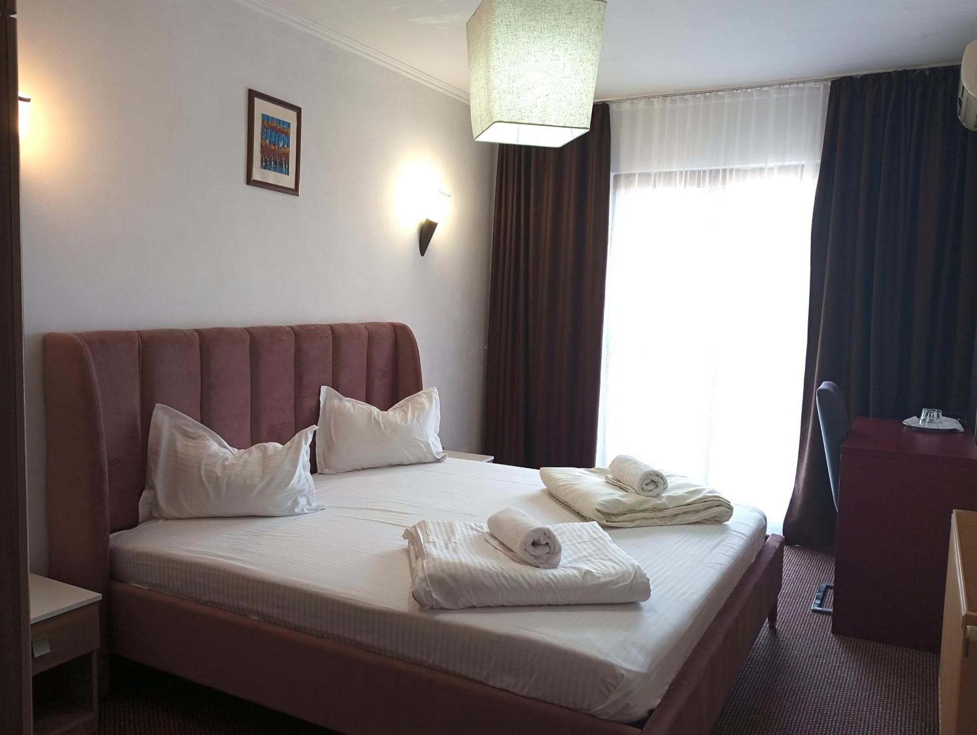 אורדאה Rhc Royal Hotel מראה חיצוני תמונה