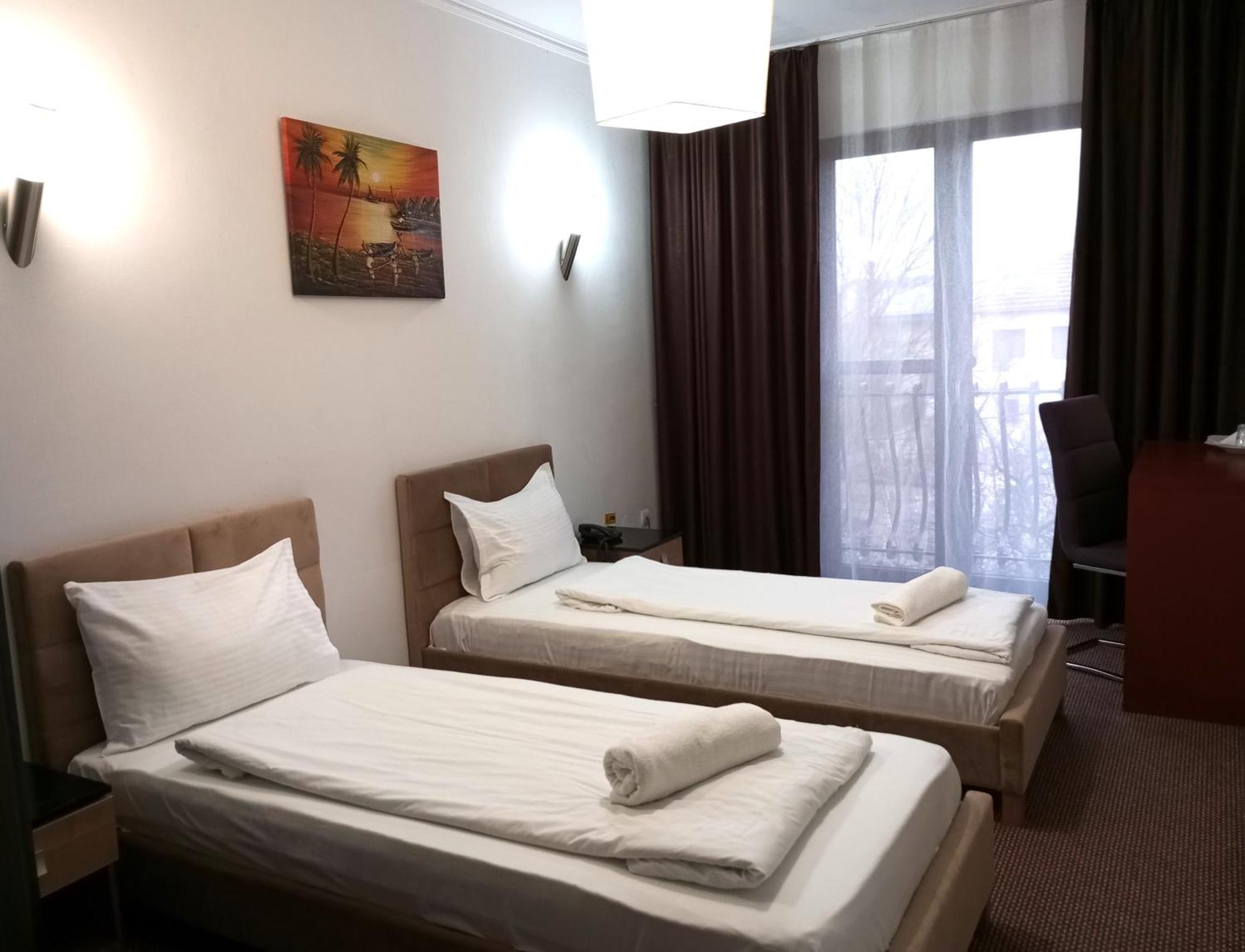 אורדאה Rhc Royal Hotel מראה חיצוני תמונה
